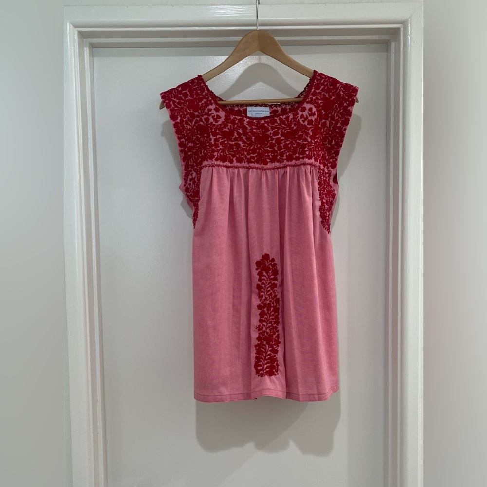 Mi Golondrina Flores Blouse Mujer Rojo
Embroidered Pink, Medium.